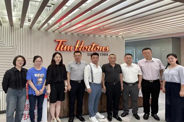 九游体育董事长杨晓初带队拜访上海区域大客户，深入提升合作能级